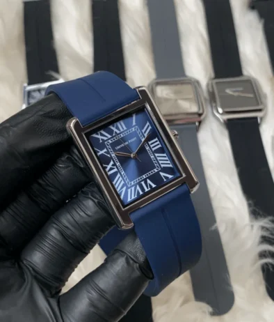 Universe Point solo Tank B/S/B Old Money Watch